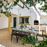 Almanda - Spacious Perfectly Located Between Marina And The Old Town Vila *