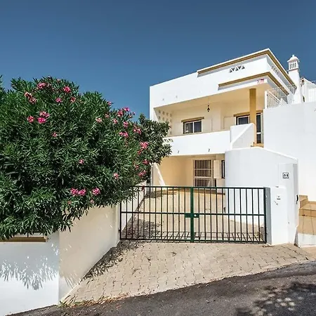 Almanda - Spacious Perfectly Located Between Marina And The Old Town Holiday home *