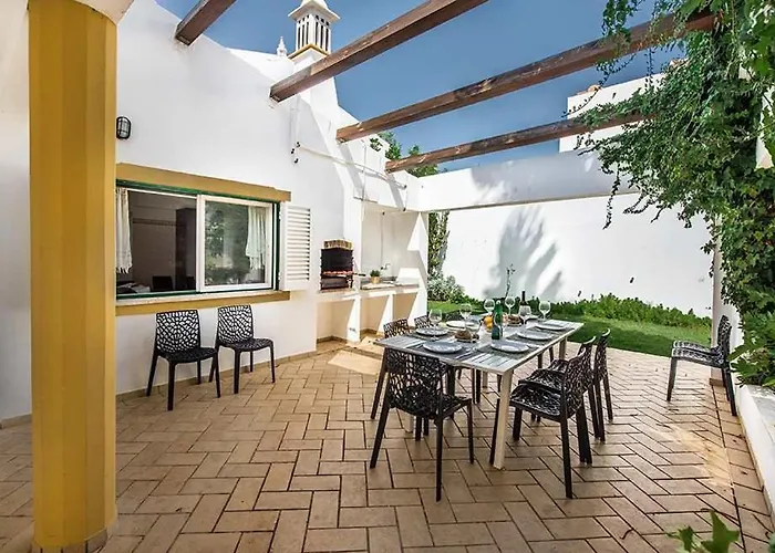 Dom wakacyjny Almanda - Spacious Perfectly Located Between Marina And The Old Town Albufeira