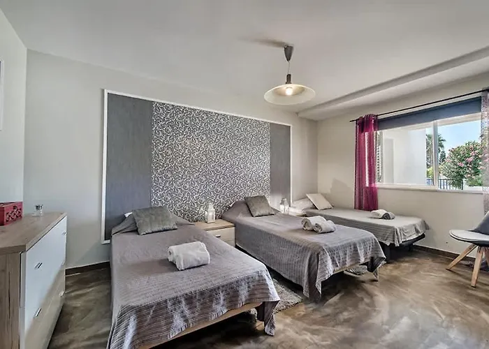 Dom wakacyjny Almanda - Spacious Perfectly Located Between Marina And The Old Town *